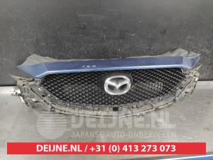 Gebruikte Grille Mazda CX-5 II (KF) 2.0 SkyActiv-G 165 16V 2WD Prijs op aanvraag aangeboden door V.Deijne Jap.Auto-onderdelen BV