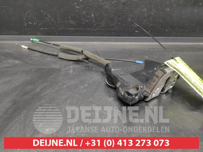 Toyota Corolla Verso Deurslot Mechaniek 4Deurs rechts-voor O689955