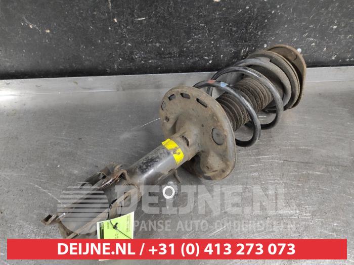 Toyota Auris Stoßdämpferstrebe rechts vorne O690036