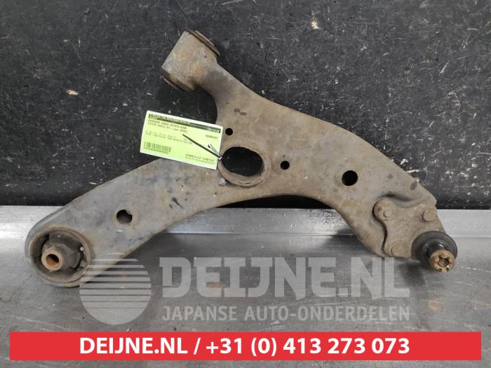 Toyota Auris Draagarm onder rechts-voor O690042