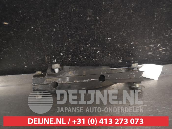 Nissan Qashqai Rear wishbone, right O690104