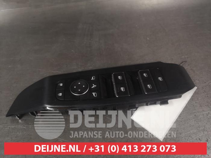 Nissan Qashqai Multi-functional window switch O690155