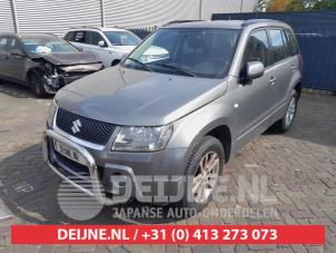 Gebruikte Linker Koplamp Suzuki Grand Vitara II (JT) 2.0 16V Prijs € 65,00 Margeregeling aangeboden door V.Deijne Jap.Auto-onderdelen BV