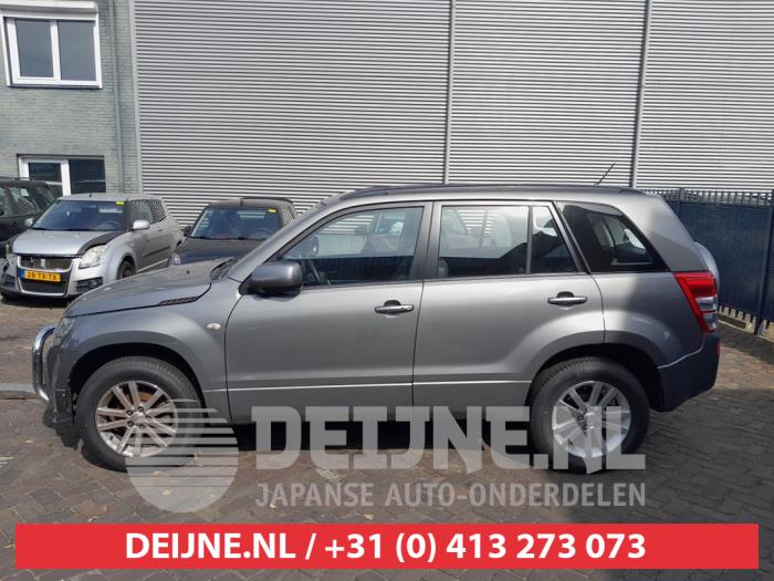 Suzuki Grand Vitara Door window 4-door, front left O690457