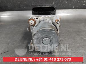 Toyota Corolla Verso ABS pump O690439 photo 3