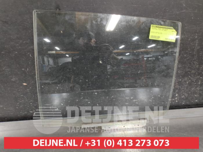 Toyota Yaris Türscheibe 4-türig links hinten O690501