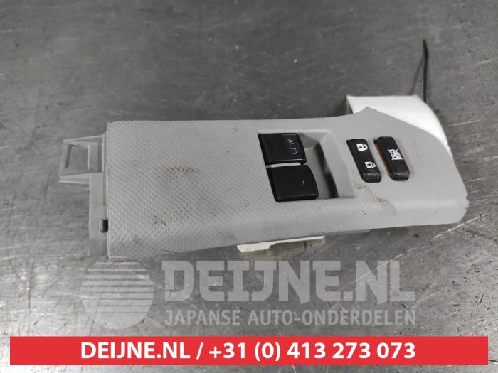 Toyota Yaris Multi-functional window switch O690505