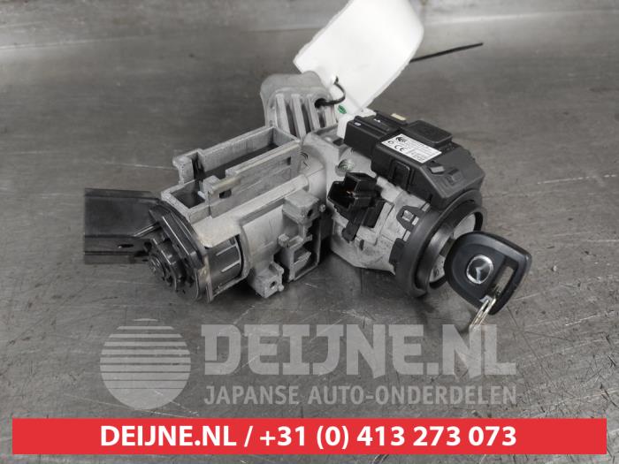 Mazda 2 Kontaktslot+Sleutel O690622