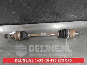 Gebruikte Homokineetas links-voor Kia Cee'd (JDB5) 1.4i 16V Prijs € 50,00 Margeregeling aangeboden door V.Deijne Jap.Auto-onderdelen BV