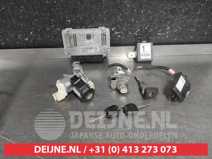 Toyota Yaris Kontaktslot+Sleutel O690946