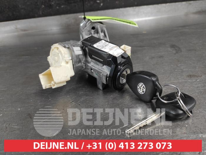 Toyota Yaris Kontaktslot+Sleutel O691055