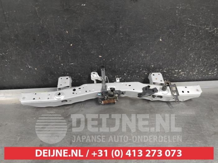 Toyota Prius Plus Slotplaat voor O691205