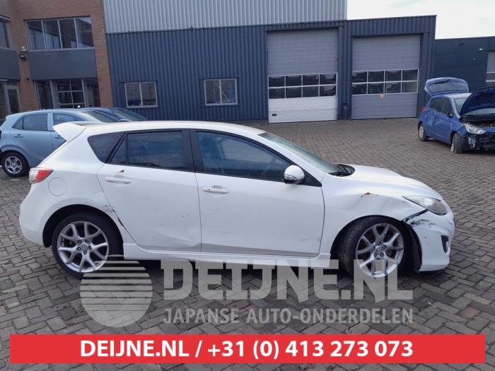 Mazda 3 Dreieckfenster rechts hinten O691312