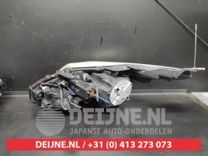 Toyota Avensis Koplamp rechts O691490 foto 2