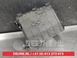 Gebruikte Luchtfilterhuis Hyundai i10 (B5) 1.2 16V Prijs € 75,00 Margeregeling aangeboden door V.Deijne Jap.Auto-onderdelen BV