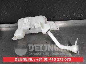 Nissan Qashqai Front windscreen washer reservoir O691566 photo 2