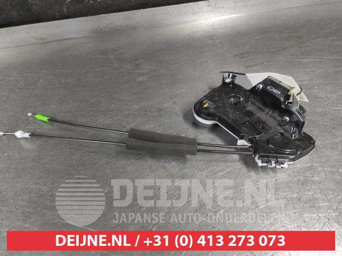 Toyota Corolla Deurslot Mechaniek 4Deurs links-voor O691598