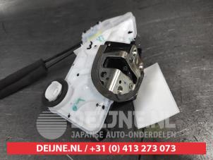 Toyota Corolla Door lock mechanism 4-door, front left O691598 photo 2