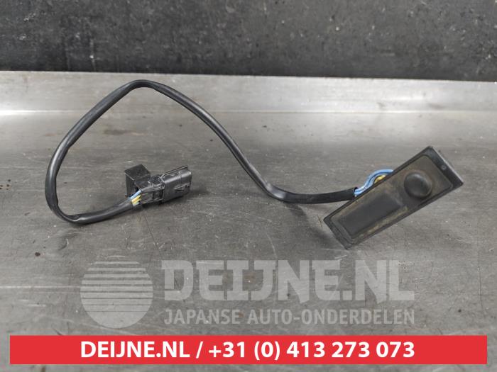 Nissan Qashqai Tailgate switch O691576