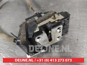 Gebruikte Deurslot Mechaniek 4Deurs links-achter Nissan Qashqai (J11) 1.2 DIG-T 16V Prijs € 75,00 Margeregeling aangeboden door V.Deijne Jap.Auto-onderdelen BV