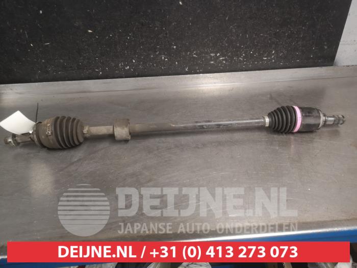 Gebruikte Aandrijfas rechts-voor Suzuki Swift (ZC/ZD) 1.0 Booster Jet Turbo 12V SHVS Prijs € 100,00 Margeregeling aangeboden door V.Deijne Jap.Auto-onderdelen BV