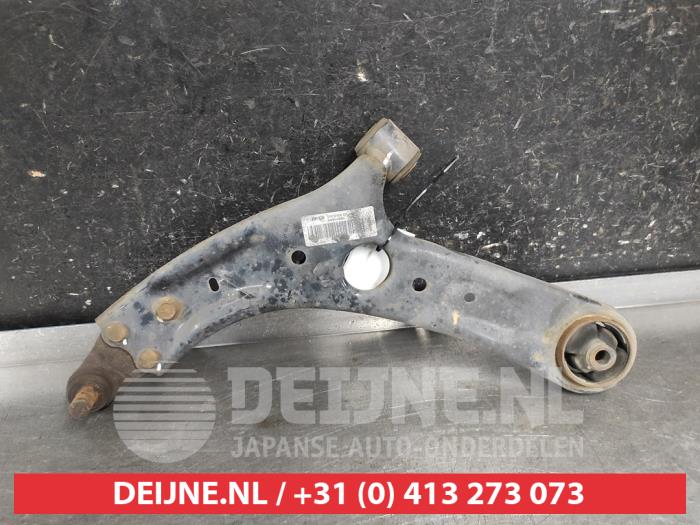 Kia Ceed Front lower wishbone, left O691792