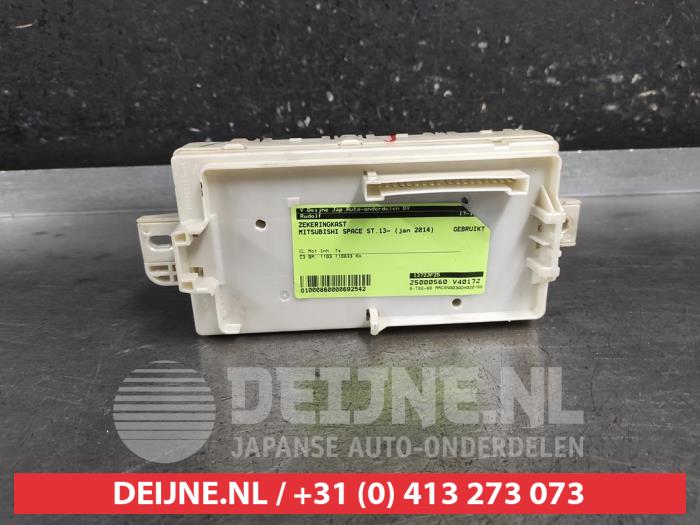 Mitsubishi Space Star Fuse box O692542