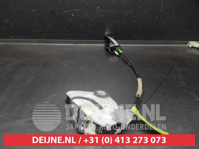 Suzuki Swift Türschlossmechanik 4-türig links vorne O692574