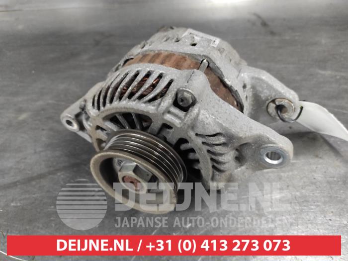 Gebruikte Dynamo Mitsubishi Colt (Z2/Z3) 1.3 16V Prijs € 25,00 Margeregeling aangeboden door V.Deijne Jap.Auto-onderdelen BV