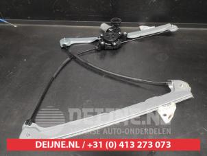 Mazda 3 Ruitmechaniek 4Deurs links-voor O692699 foto 2