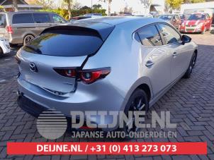 Gebruikte Achterlicht rechts Mazda 3 Sport (BP) 2.0 SkyActiv-X M Hybrid 16V Prijs € 200,00 Margeregeling aangeboden door V.Deijne Jap.Auto-onderdelen BV