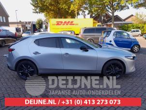 Gebruikte Sideskirt rechts Mazda 3 Sport (BP) 2.0 SkyActiv-X M Hybrid 16V Prijs € 100,00 Margeregeling aangeboden door V.Deijne Jap.Auto-onderdelen BV