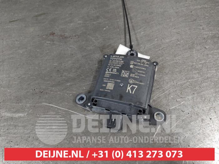 Gebruikte Dode hoek sensor Toyota Yaris IV (P21/PA1/PH1) 1.5 12V Hybrid 115 Prijs € 100,00 Margeregeling aangeboden door V.Deijne Jap.Auto-onderdelen BV