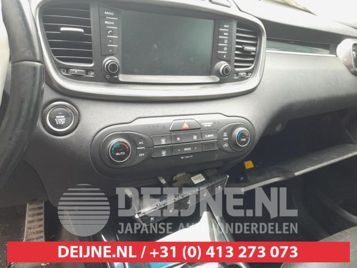 Kia Sorento Kachel Bedieningspaneel O692965