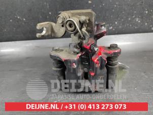 Suzuki Swift Remklauw (Tang) links-achter O692979 foto 3