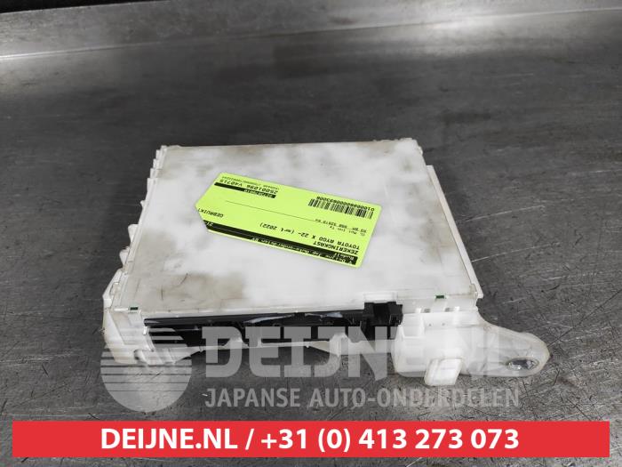 Toyota Aygo X Sicherungskasten O693006