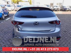 Gebruikte Achterklep Handgreep Mazda 3 Sport (BP) 2.0 SkyActiv-X M Hybrid 16V Prijs op aanvraag aangeboden door V.Deijne Jap.Auto-onderdelen BV