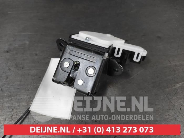 Mazda 3 Tailgate lock mechanism O693150