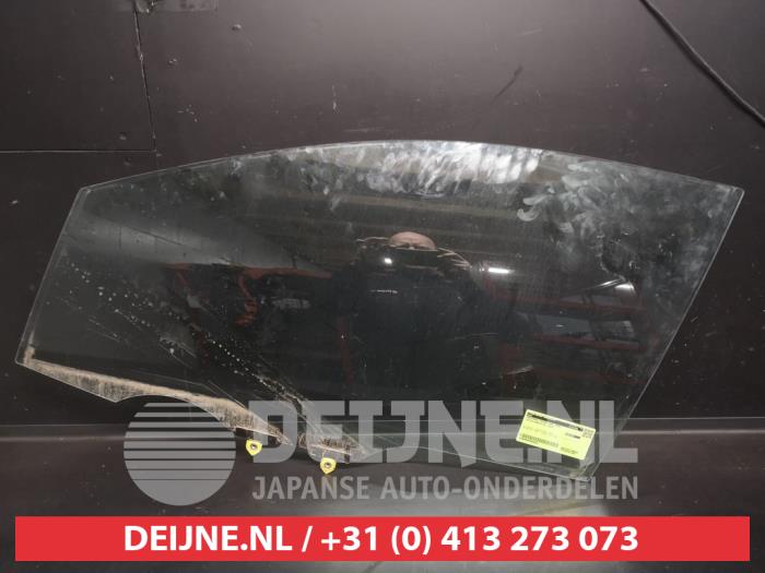 Toyota Corolla Door window 4-door, front left O693562