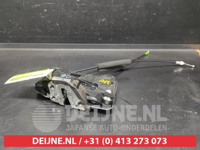 Toyota Corolla Door lock mechanism 4-door, front left O693563