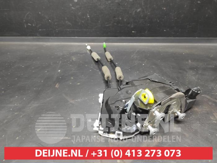 Toyota Yaris Cross Deurslot Mechaniek 4Deurs links-voor O693982