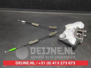 Toyota Yaris Cross Door lock mechanism 4-door, front left O693982 photo 2