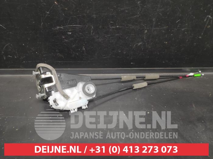 Toyota Yaris Cross Deurslot Mechaniek 4Deurs links-achter O693986