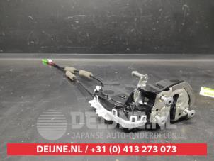Toyota Yaris Cross Türschlossmechanik 4-türig links hinten O693986 foto 2