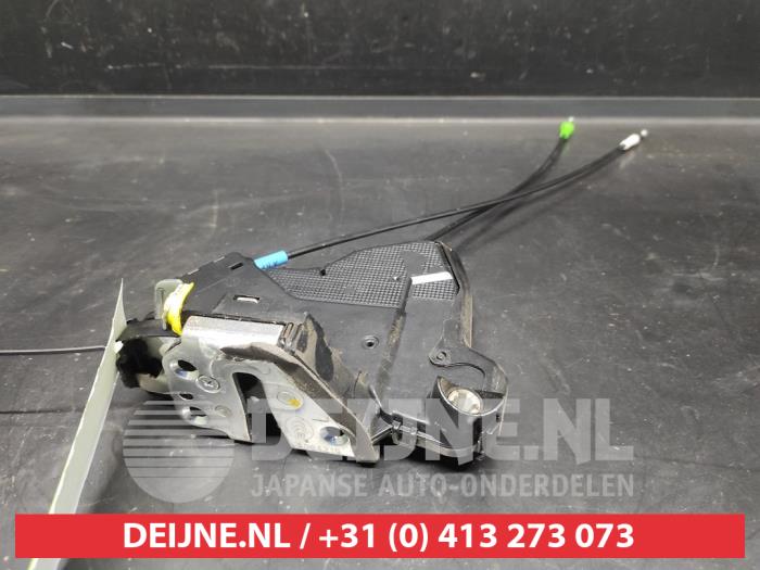 Toyota Auris Deurslot Mechaniek 4Deurs links-voor O694342