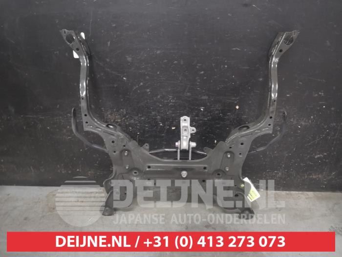 Subframe van een Toyota Yaris Cross (PB1/PJ1) 1.5 12V Hybrid 115 2022