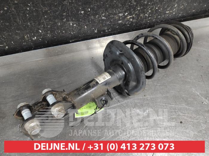 Toyota Yaris Cross Stoßdämpferstrebe rechts vorne O694647