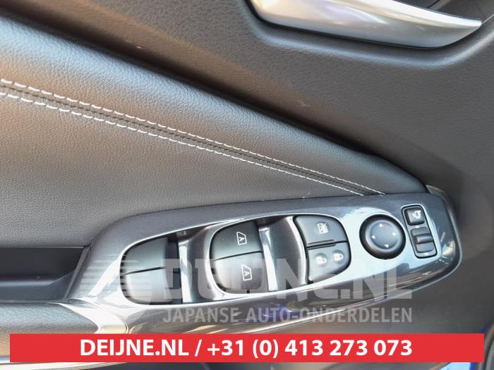 Nissan Juke Combischakelaar ramen O694742