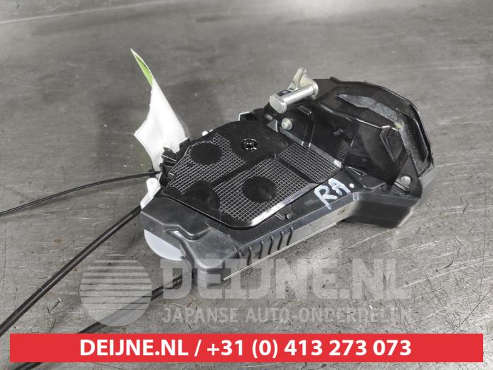 Toyota Yaris Cross Rear door mechanism 4-door, right O694901