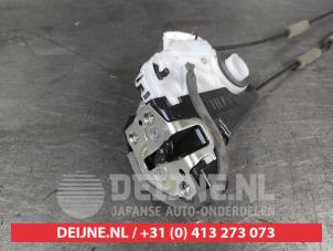 Toyota Yaris Cross Türschlossmechanik 4-türig rechts hinten O694901 foto 2